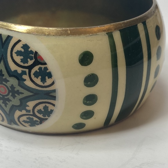 Enamel Metal Bangle Bracelet Cream Green - Picture 5 of 15
